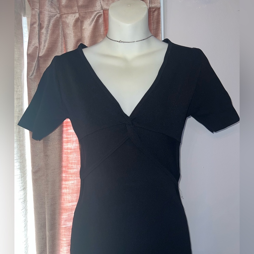 AQUA | V-neck twist bodycon